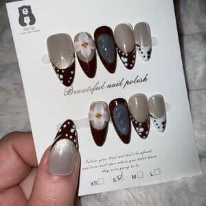 Elegant Brown and Cream Nail Set